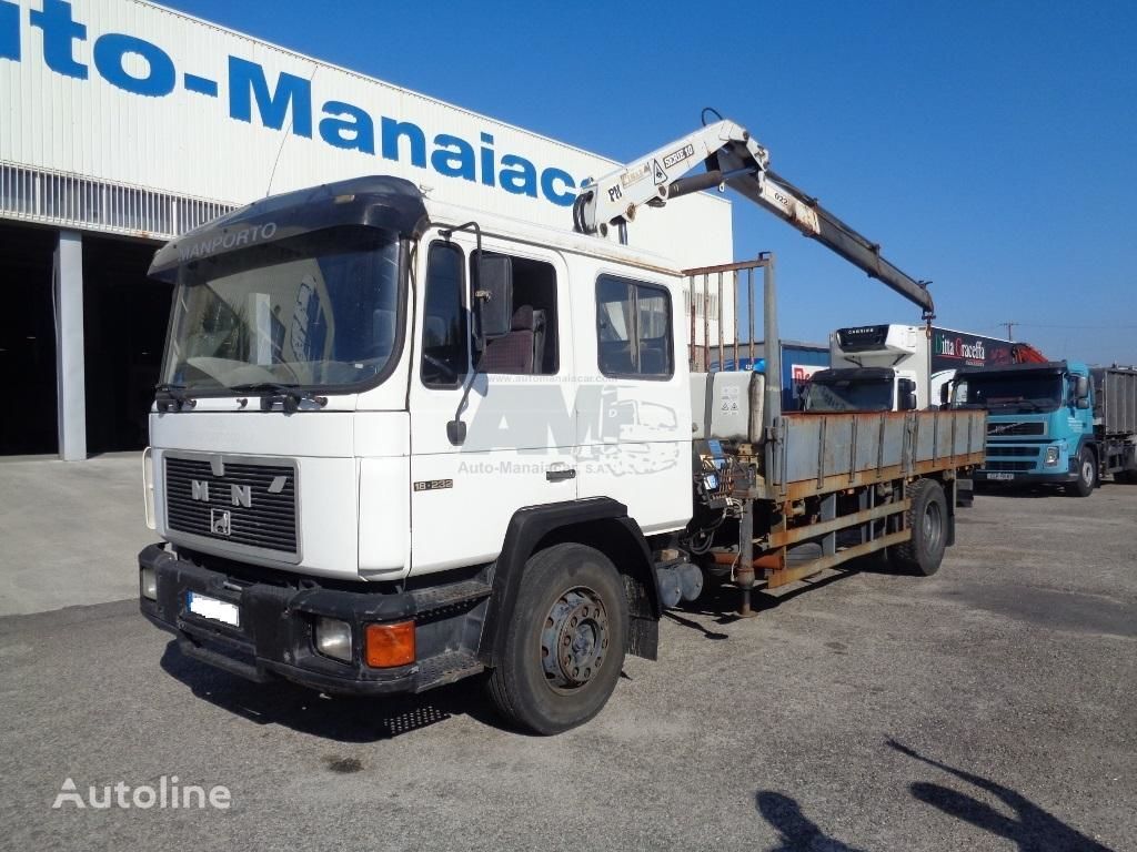 MAN 18.232 4X2 C/ REDUÇÃO CAB DUPLA 7 LUGARES C/ GRUA kamion s ravnom platformom